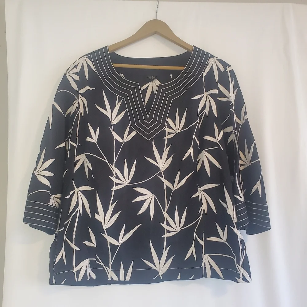 TALBOTS Size 18W Petite B&W 3/4 sleeve palm print tunic top with side zipper - Picture 4 of 9